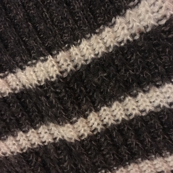 Aerie Gray Sweater with White Stripes - Picture 4 of 4